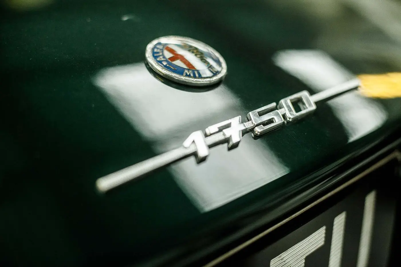 Alpha Romeo 1750 badge