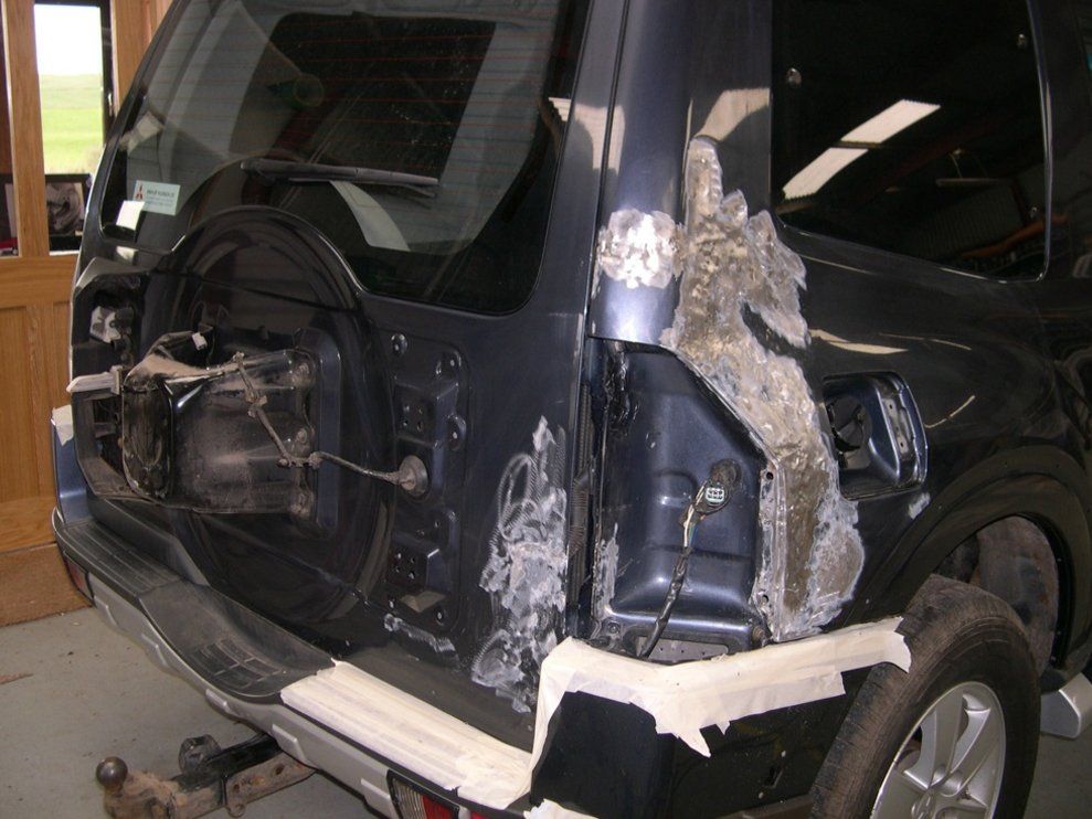 Mitsubishi Shogun damage repair